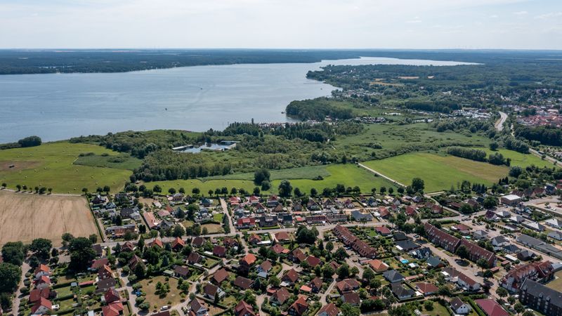 Wohnglück in Seenähe – Großzügiges Einfamilienhaus mit Top-Ausstattung, Garten und Carport in Plau a